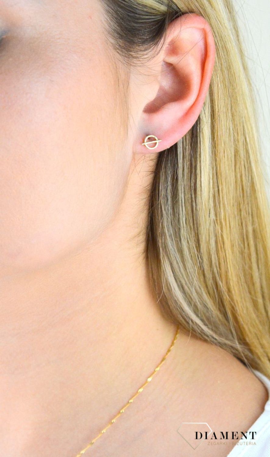 Złote kolczyki kółeczka KL 9601. Złote kolczyki z kółeczka. Złote kolczyki minimalistyczne. Złote kolczyki delikatne. Malutkie kolczyki. Kolczyki dla dziewczynki. Kolczyki dla kob.jpg